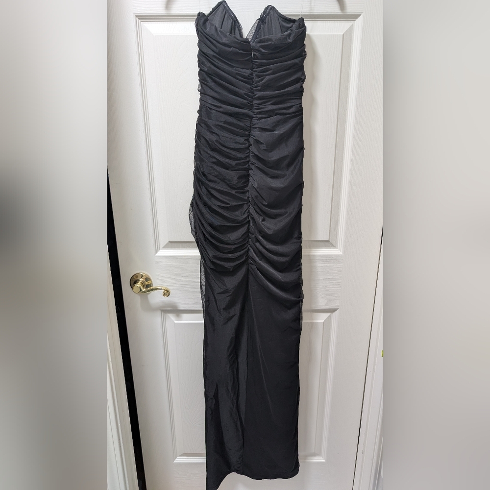 Elegant Black Maxi Dress - Picture 3 of 10